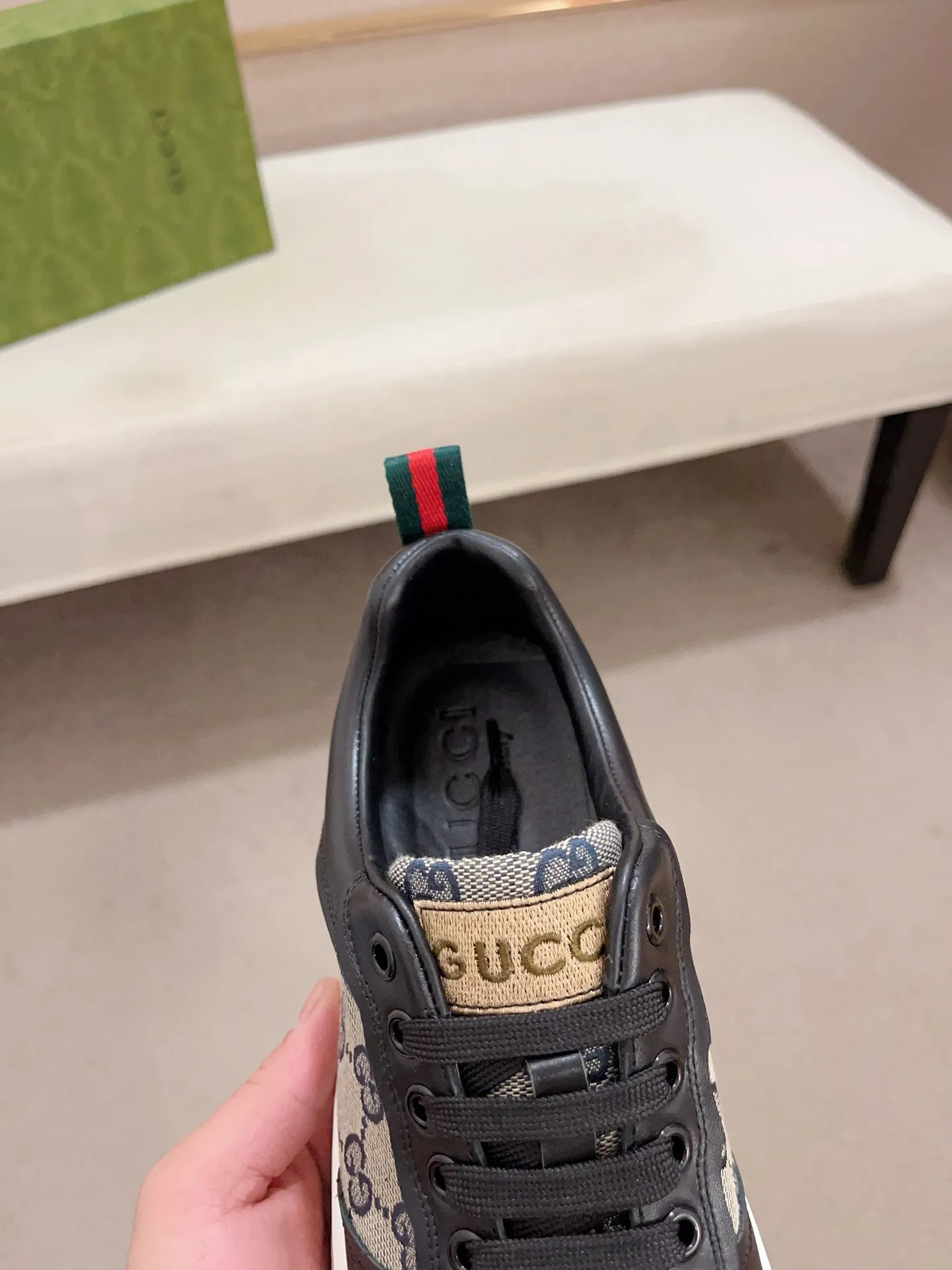 Men's clothing and shoes💰:400💰 (GUCCI) The latest model from the official website 🎁🎁Casual and fashionable men's shoes👟, hot style 💥The version is simple and elegant, exclusive for trendy men. Unique official website latest brand elements 👑Gucci original decoration, fashionable and generous, the fabric is original cowhide ✅sheepskin lining, the official website specifies wear-resistant casual outsole, the classic model is taken in kind at the counter🎬38-44 (45 is not returned or exchanged)